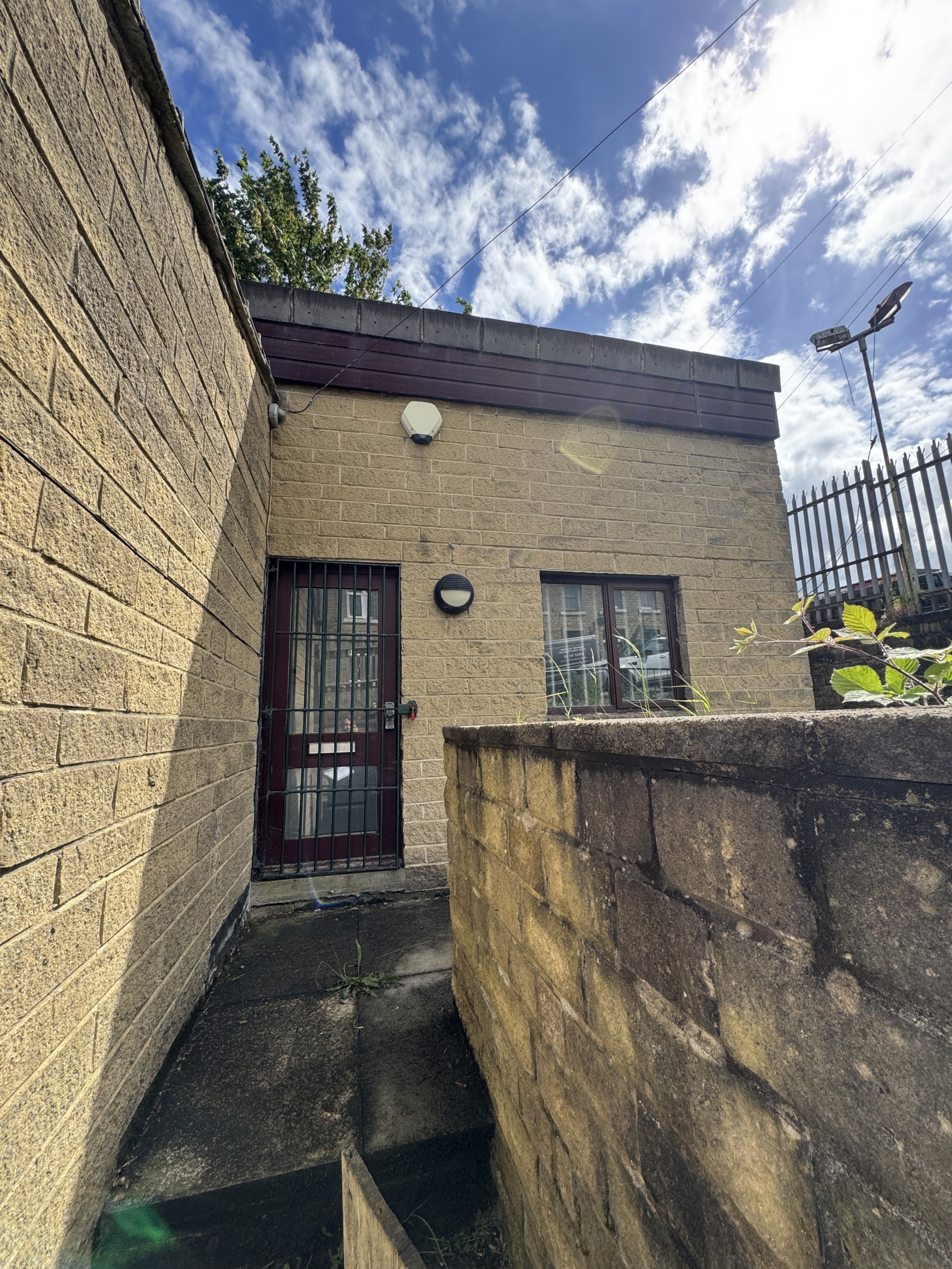 Images for 31 Scar Lane, Huddersfield, West Yorkshire, HD3 4QH