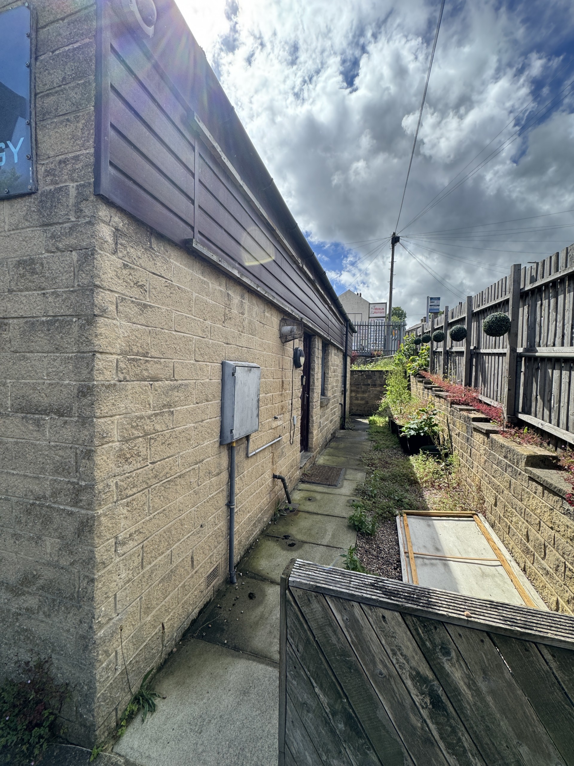 Images for 31 Scar Lane, Huddersfield, West Yorkshire, HD3 4QH
