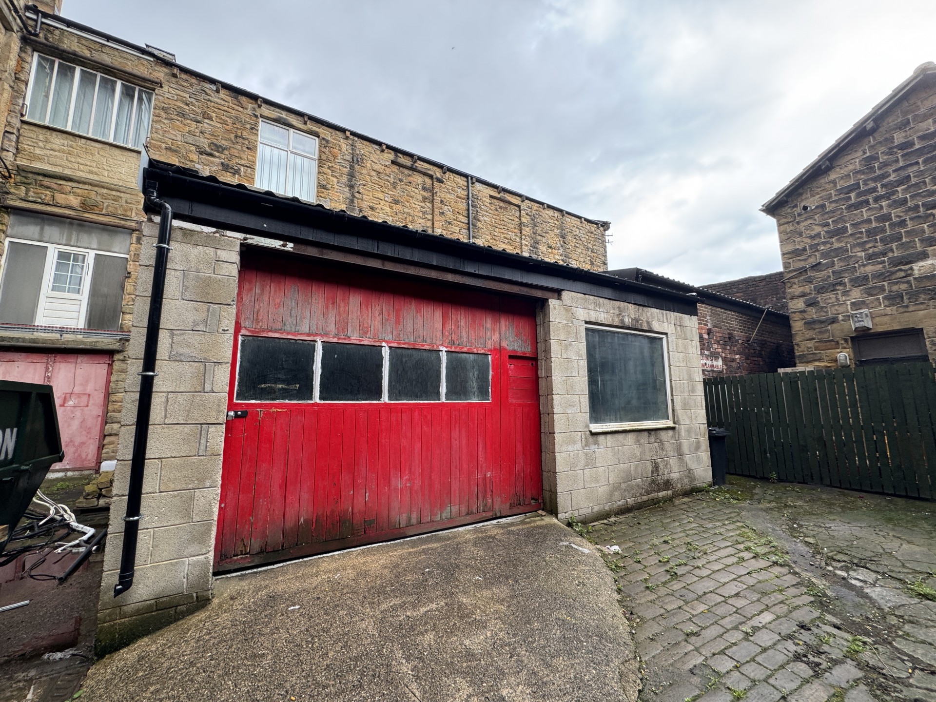 Images for 934 Bradford Road, Birstall, Batley, West Yorkshire, WF17 9PH