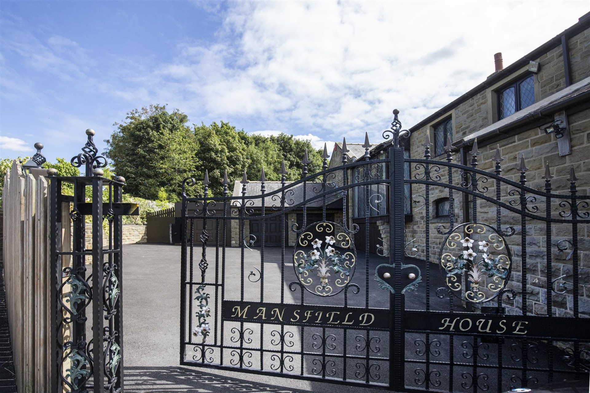 Images for The Carriage Drive, Hoults Lane, Greetland