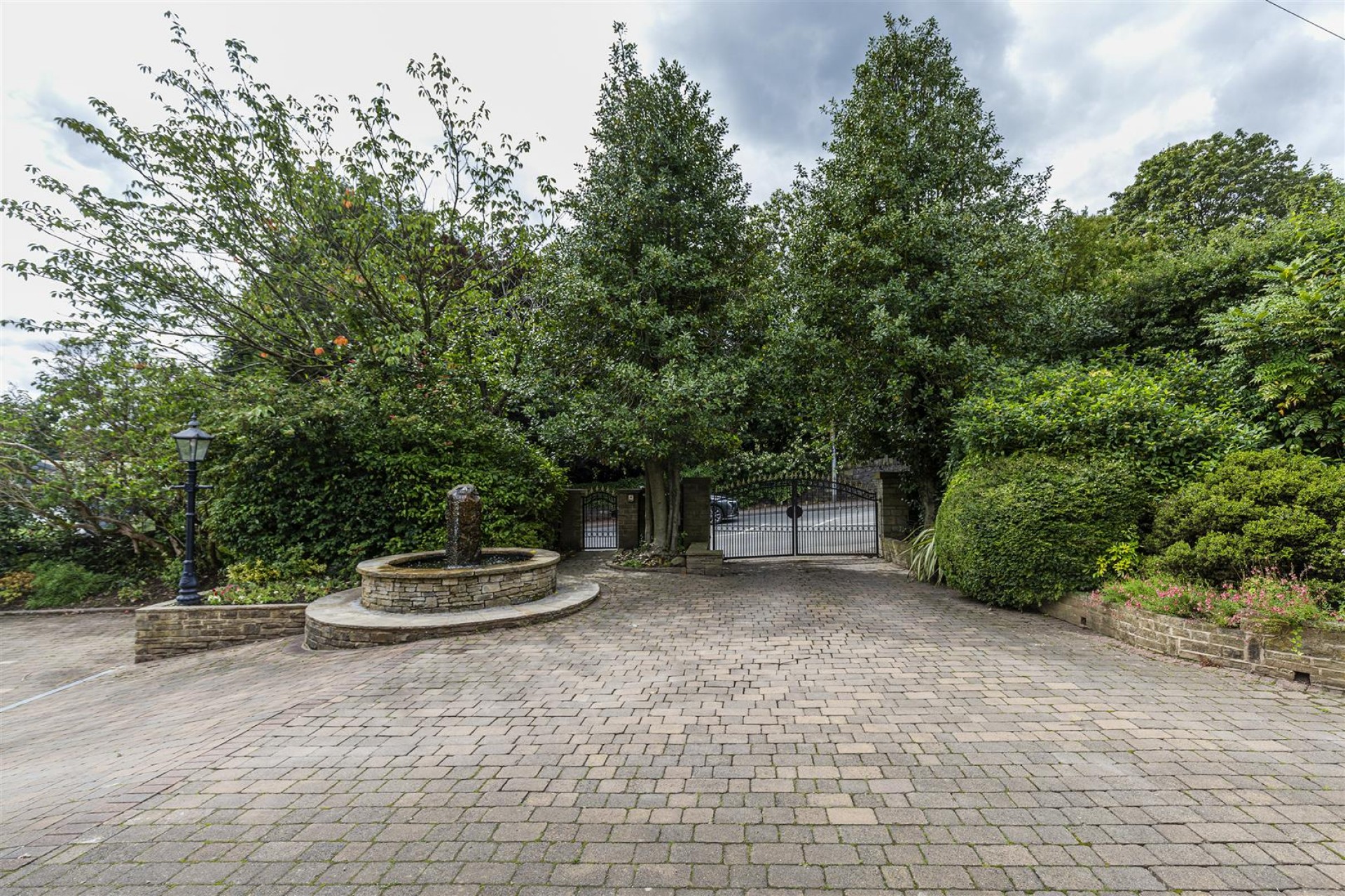 Images for Hove Edge, Halifax Road, Brighouse