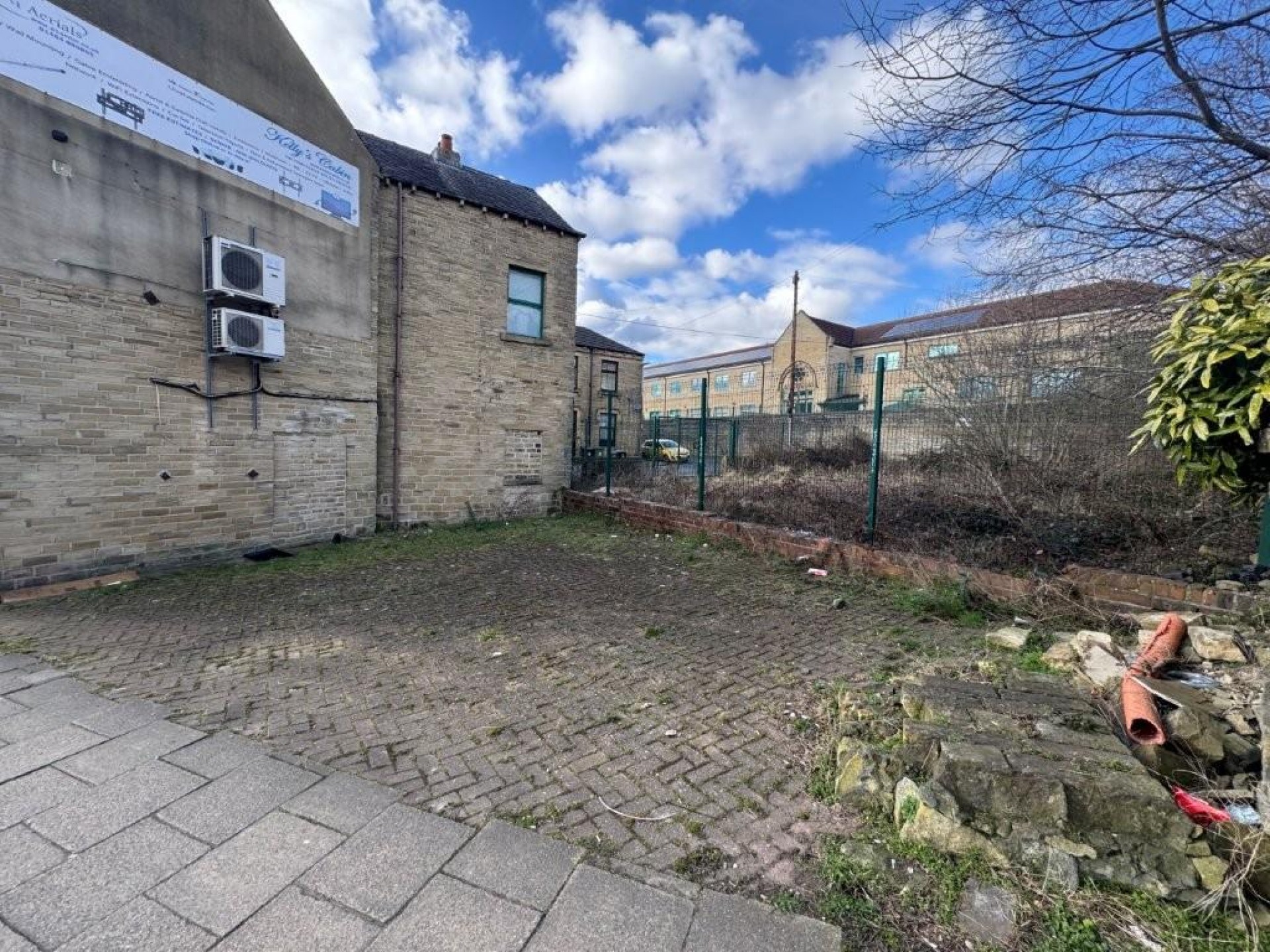 Images for 307 Old Wakefield Road, Moldgreen, Huddersfield