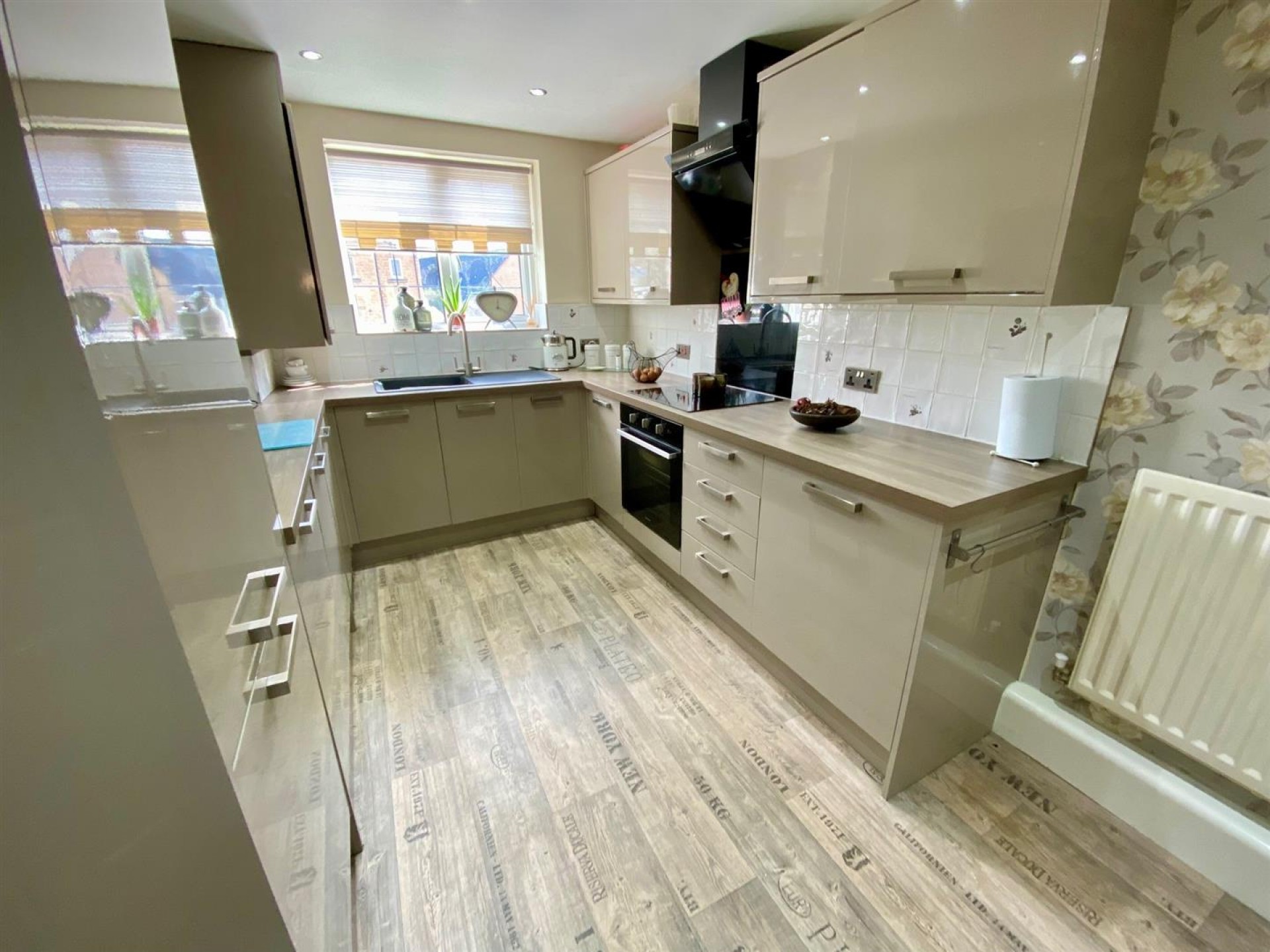 Images for Dale View, Longwood, Huddersfield