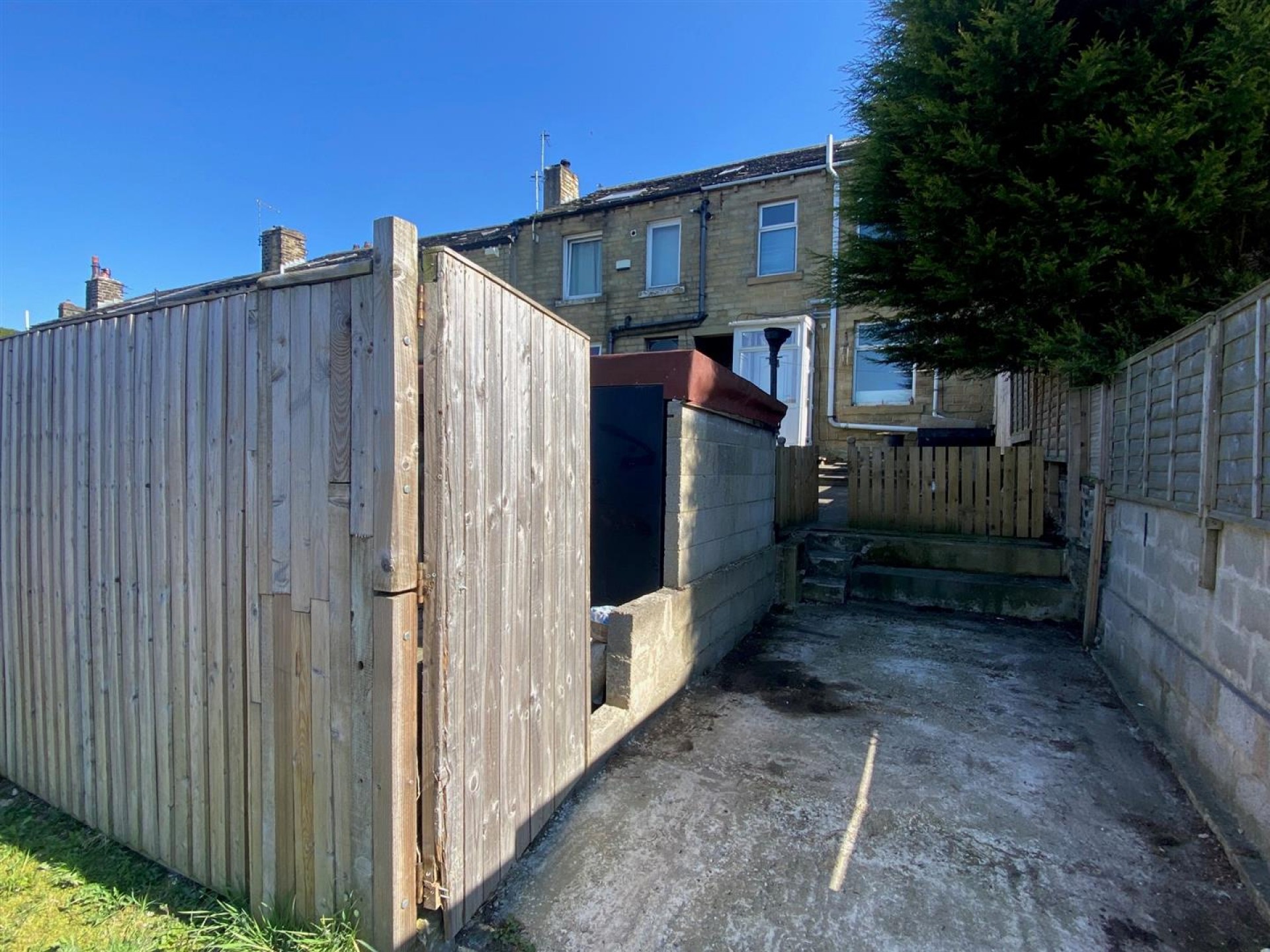 Images for Cross Lane, Primrose Hill, Huddersfield