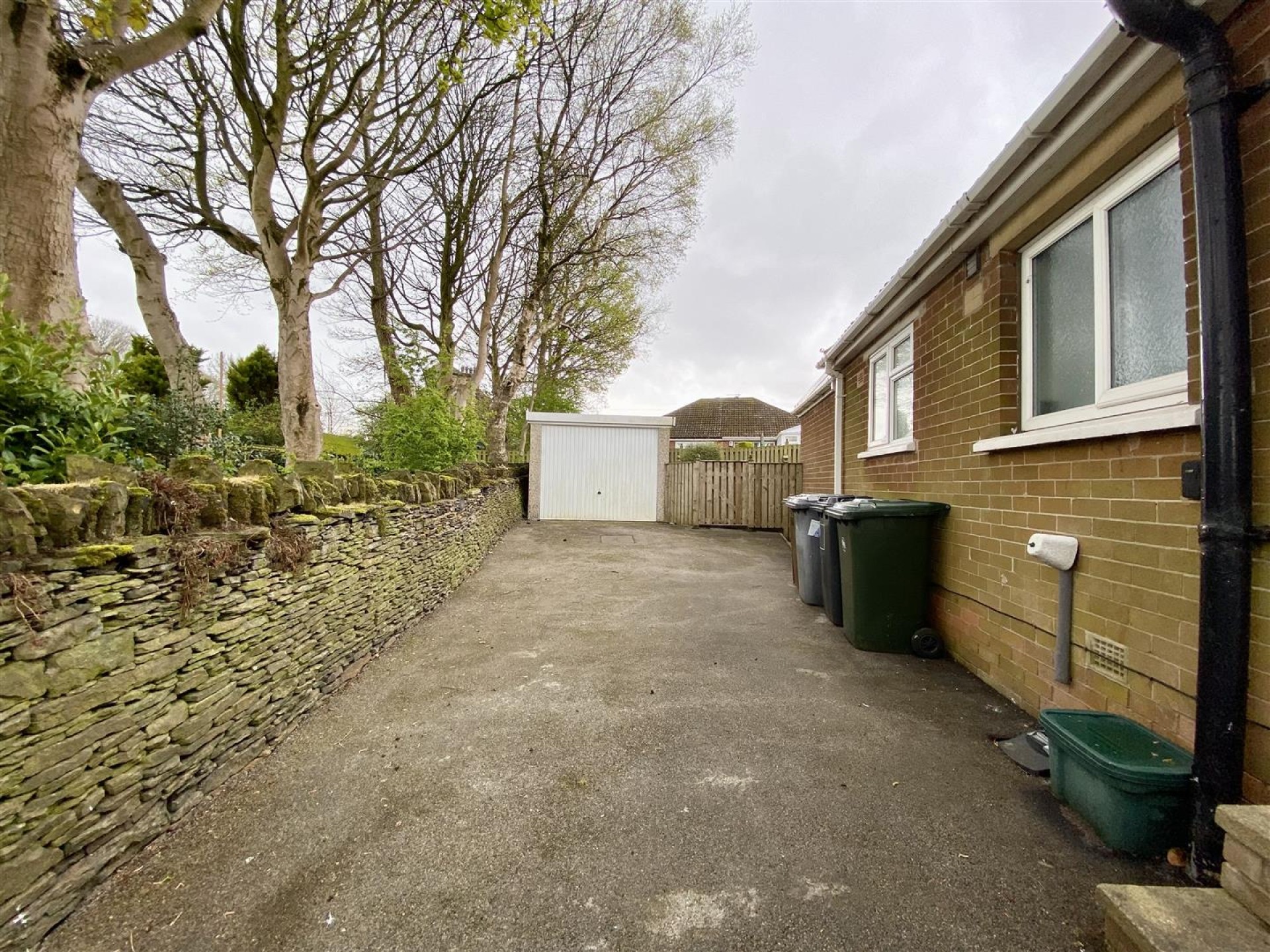 Images for Chiltern Avenue, Lindley, Huddersfield
