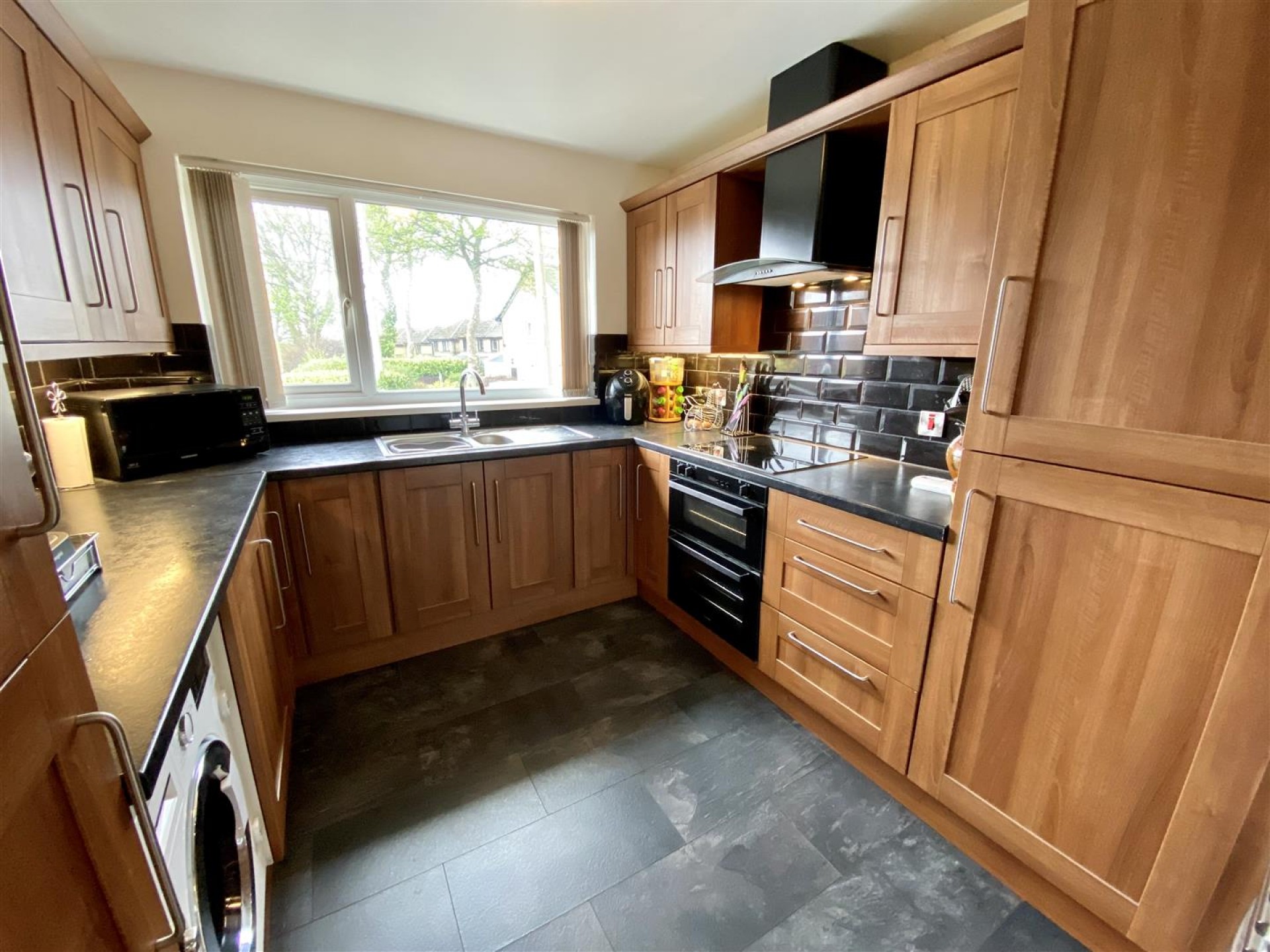 Images for Chiltern Avenue, Lindley, Huddersfield