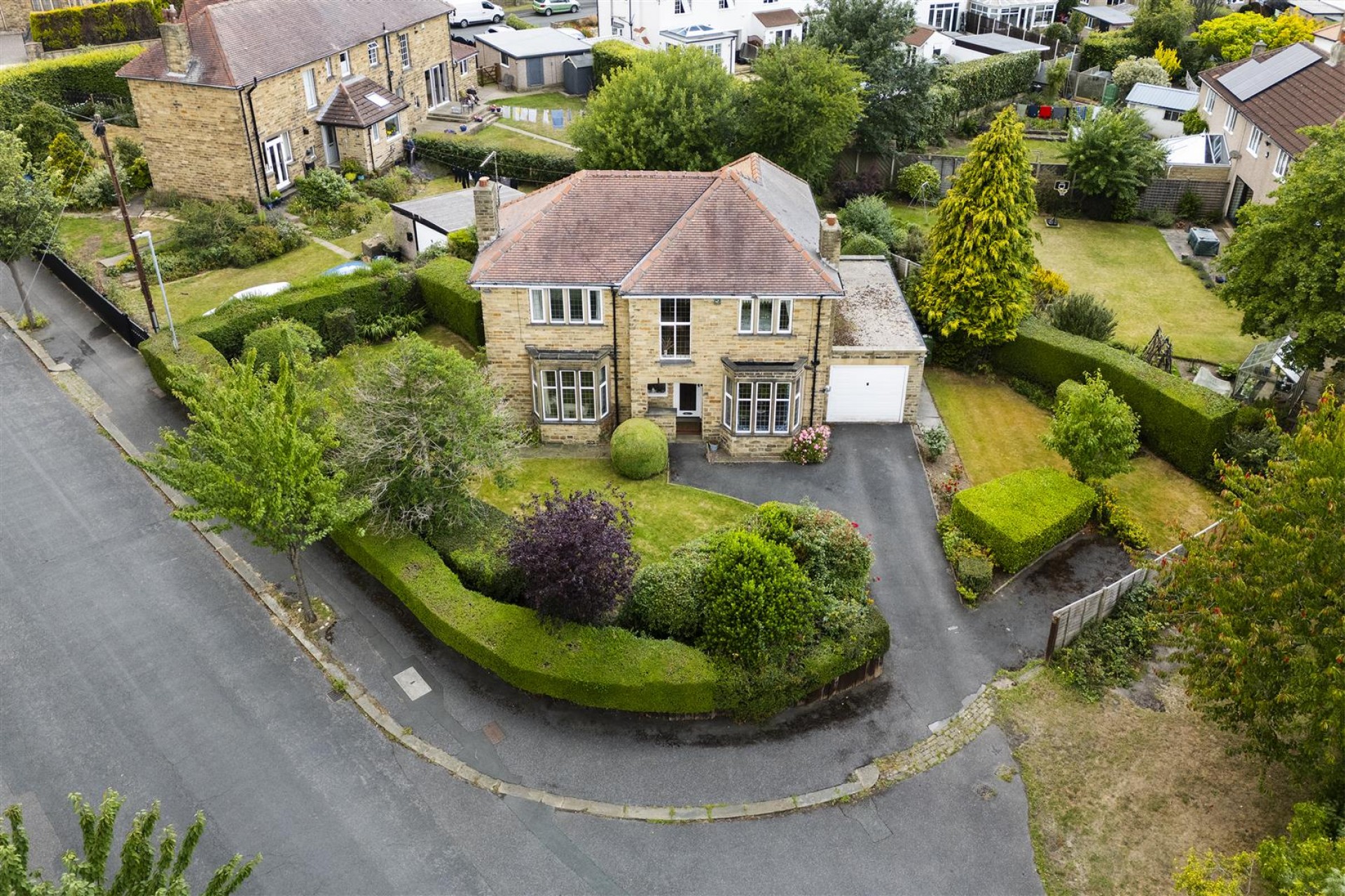 Images for Broadgate, Almondbury, Huddersfield