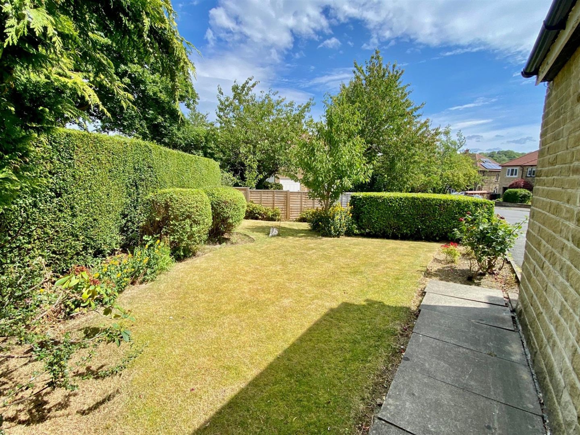 Images for Broadgate, Almondbury, Huddersfield