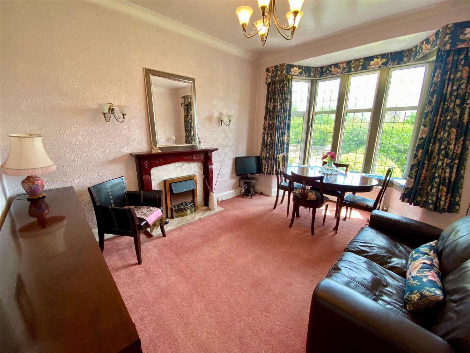 Images for Broadgate, Almondbury, Huddersfield