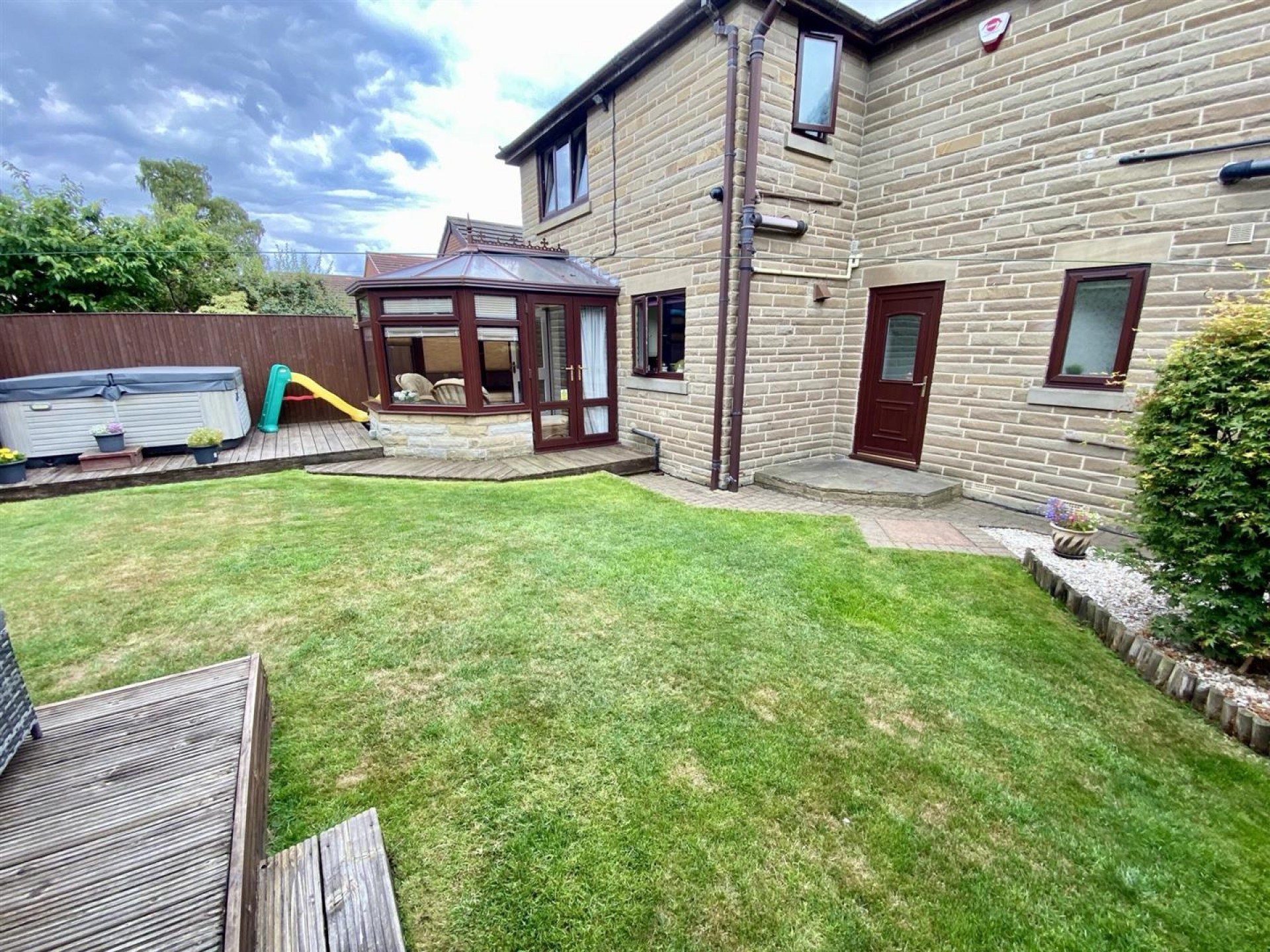Images for Meadowbank Crescent, Mirfield