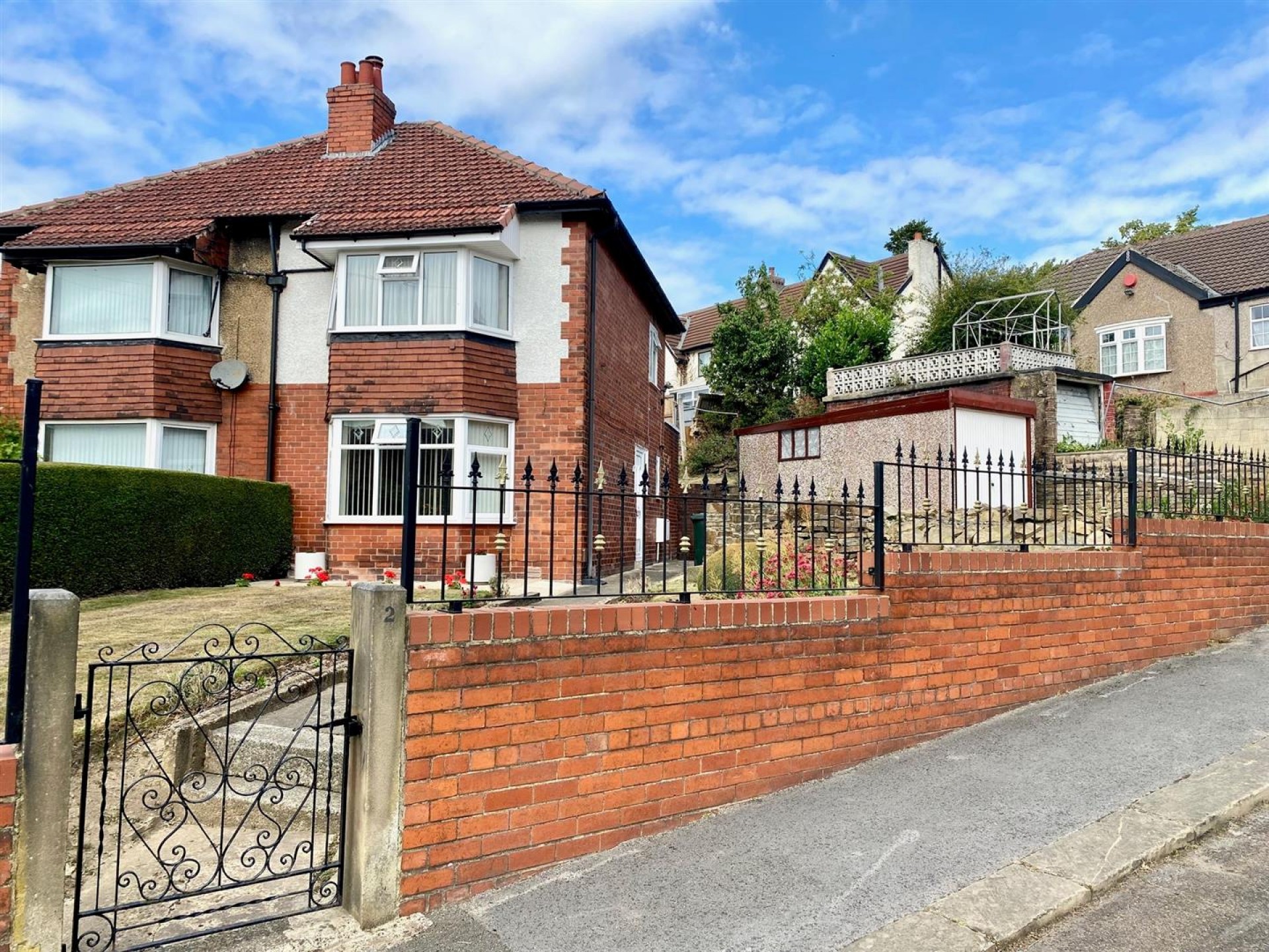 Images for East Close, Huddersfield