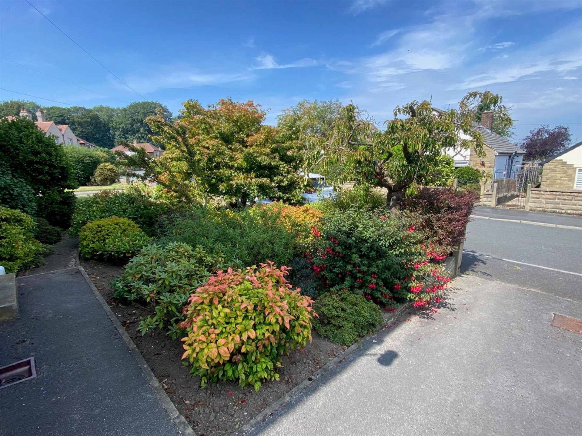 Images for Broadgate Crescent, Almondbury, Huddersfield