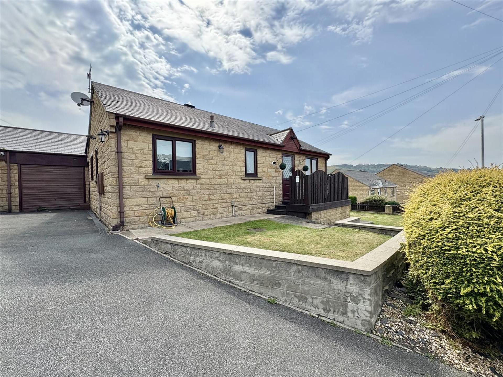 Images for Caldercroft, Elland