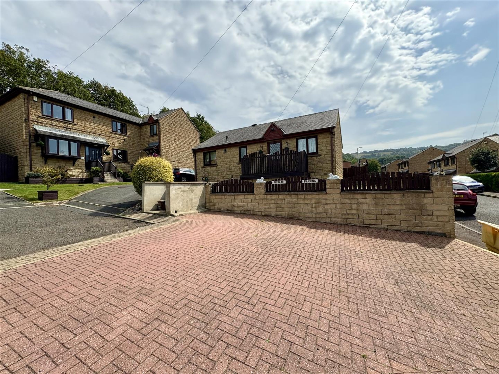 Images for Caldercroft, Elland