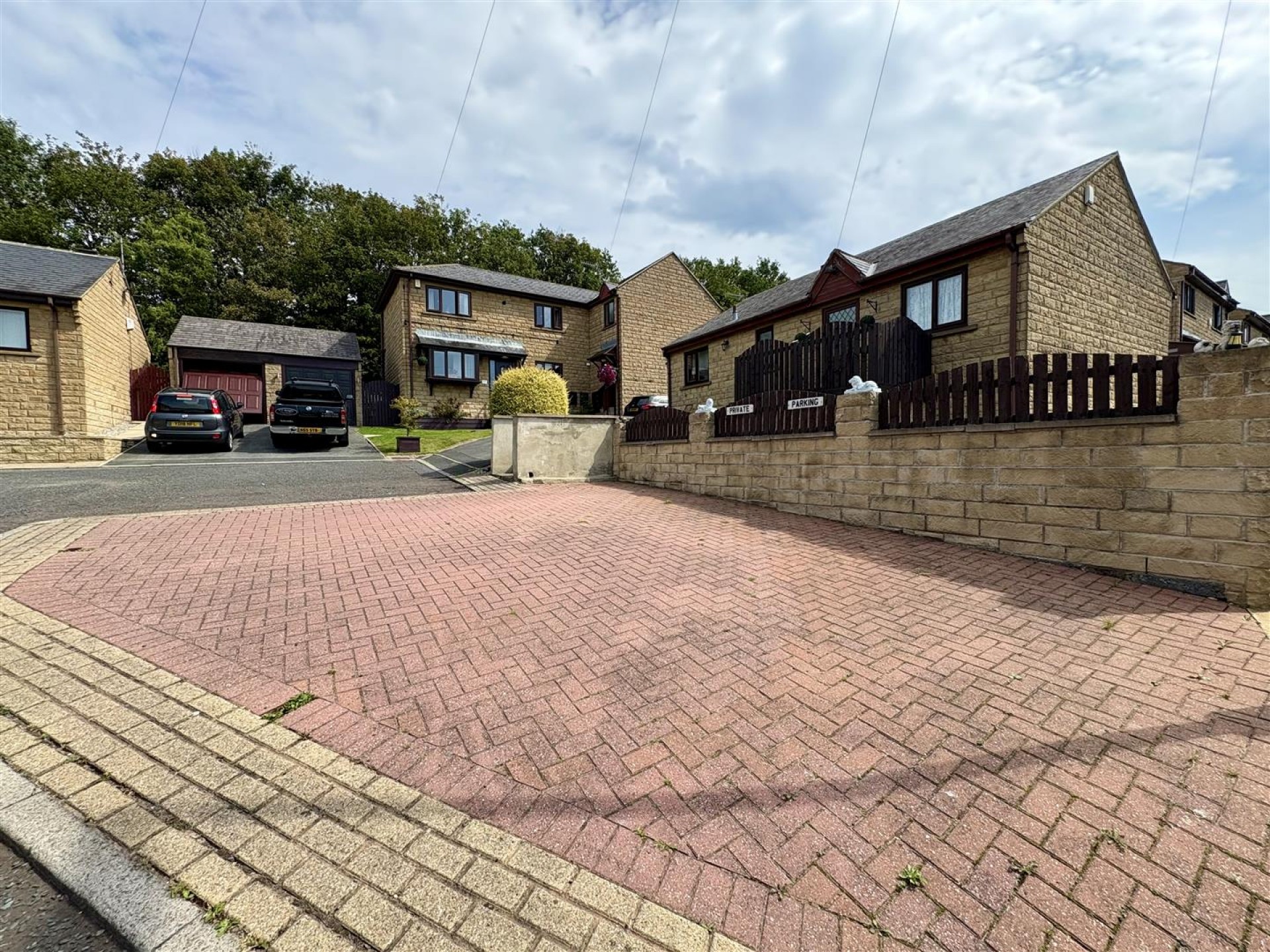 Images for Caldercroft, Elland