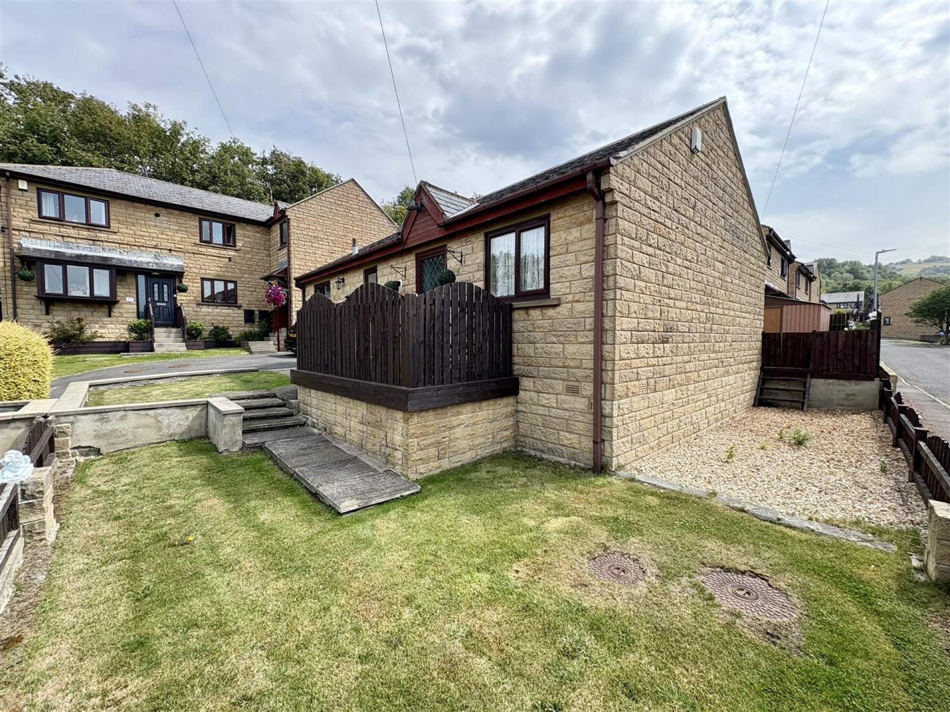 Images for Caldercroft, Elland