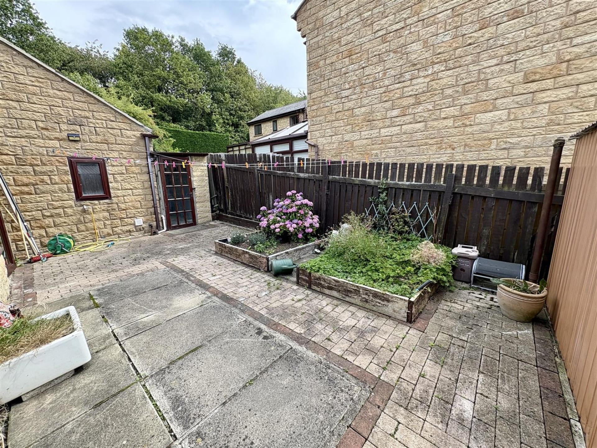Images for Caldercroft, Elland