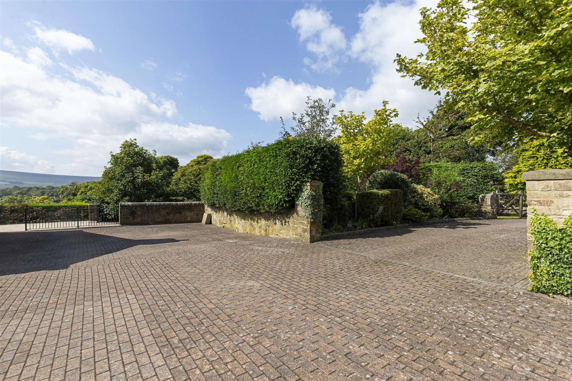 Images for Crosland Edge, Meltham