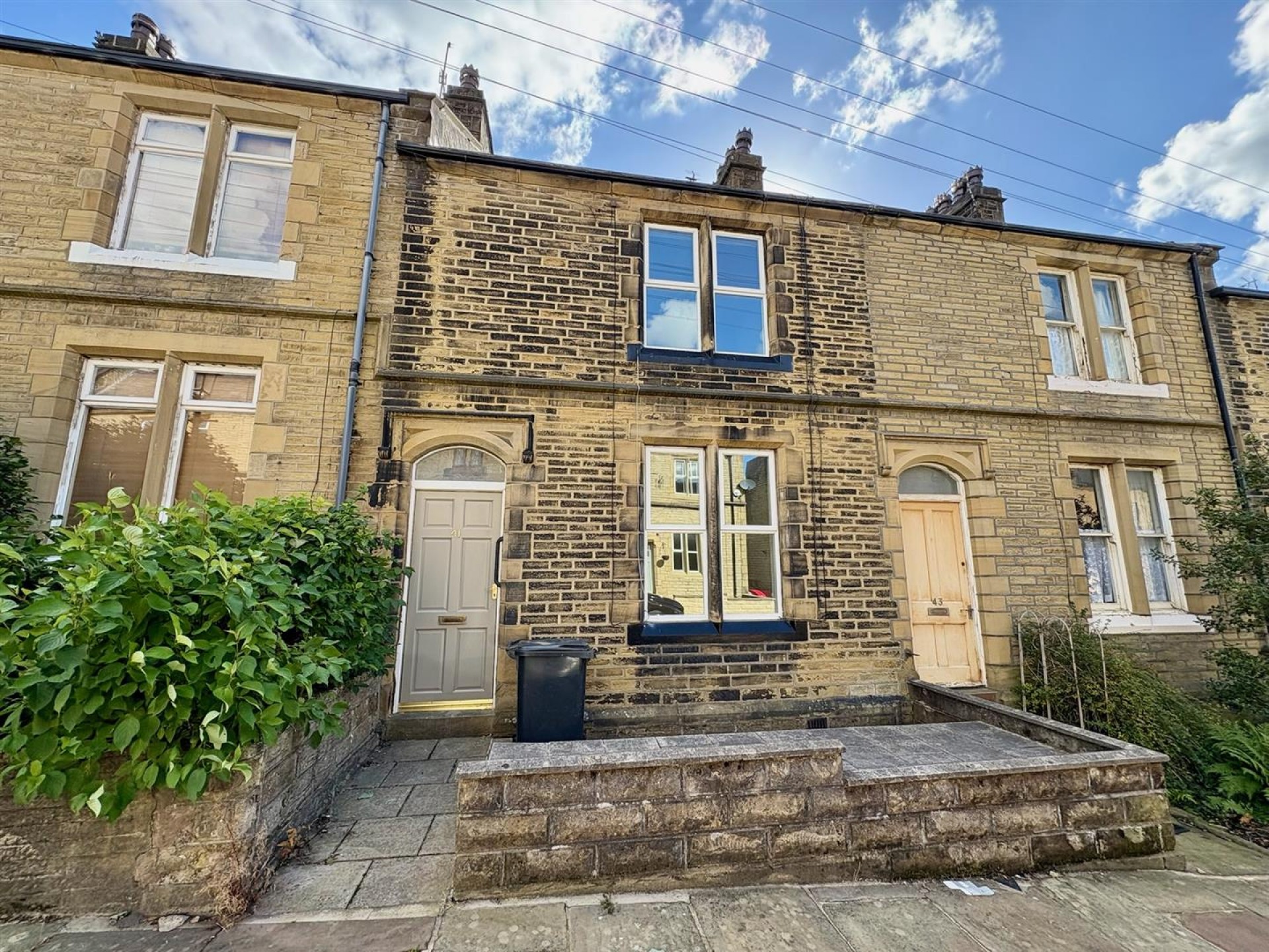 Images for Salisbury Place, Boothtown, Halifax