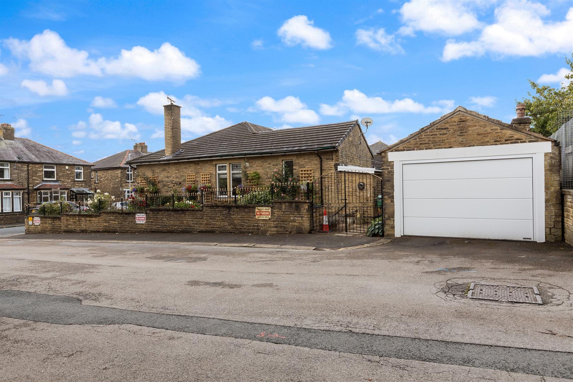 Images for Winona, Linden Road, Hullen Edge, Elland