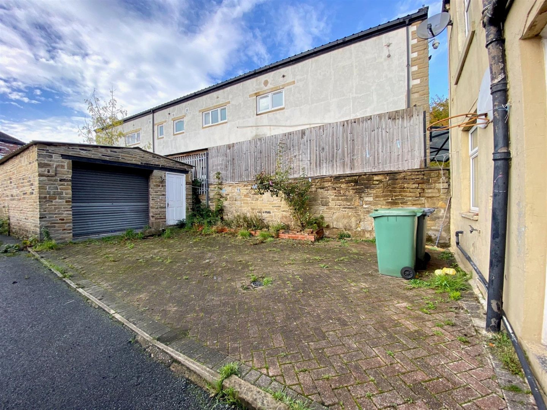 Images for Halifax Old Road, Huddersfield