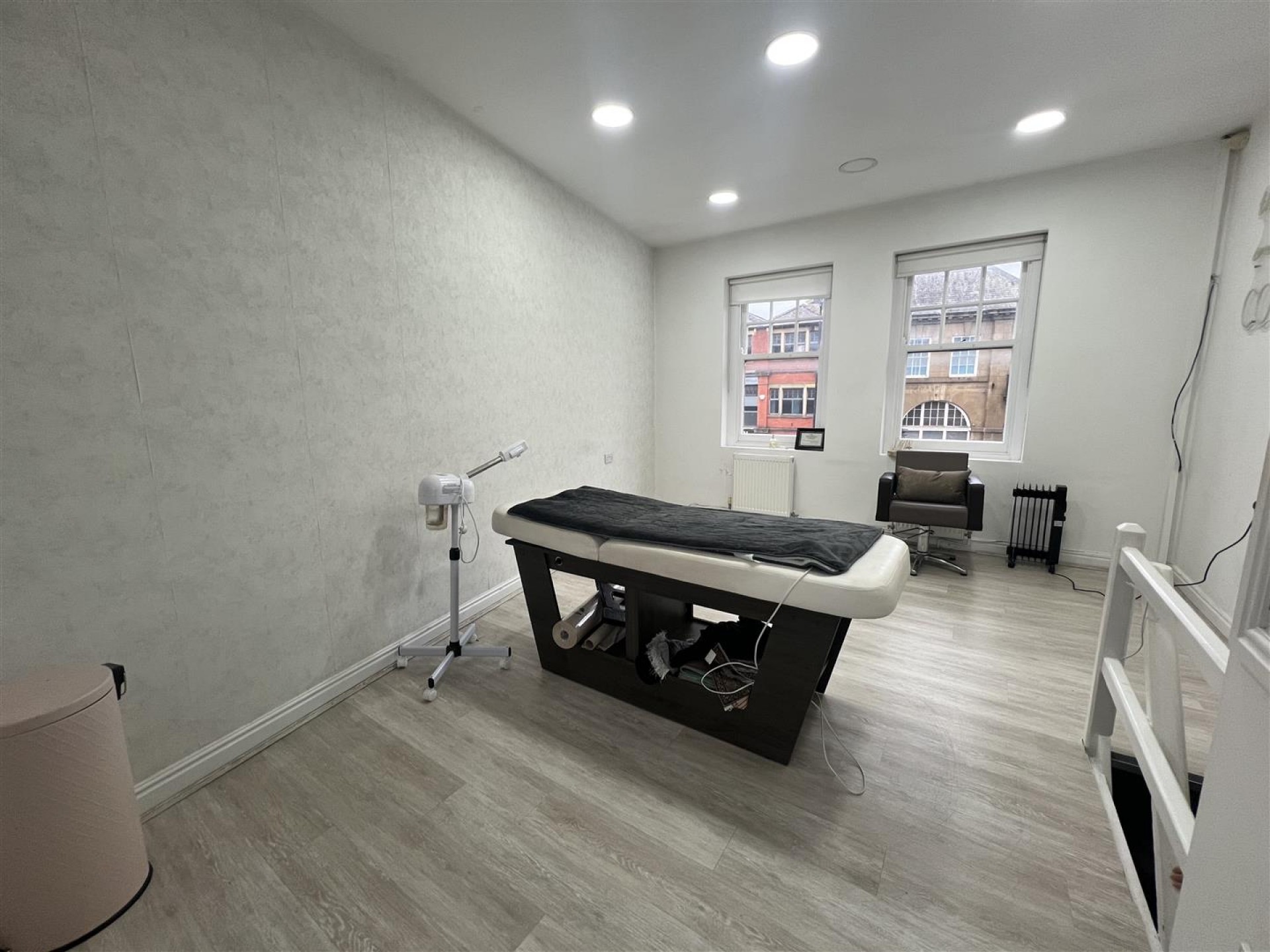 Images for 402 Bradford Road, Batley