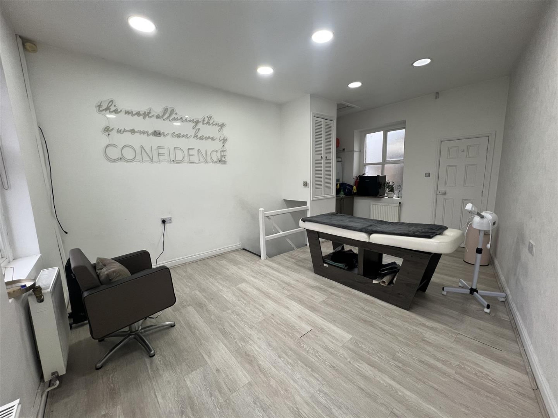 Images for 402 Bradford Road, Batley