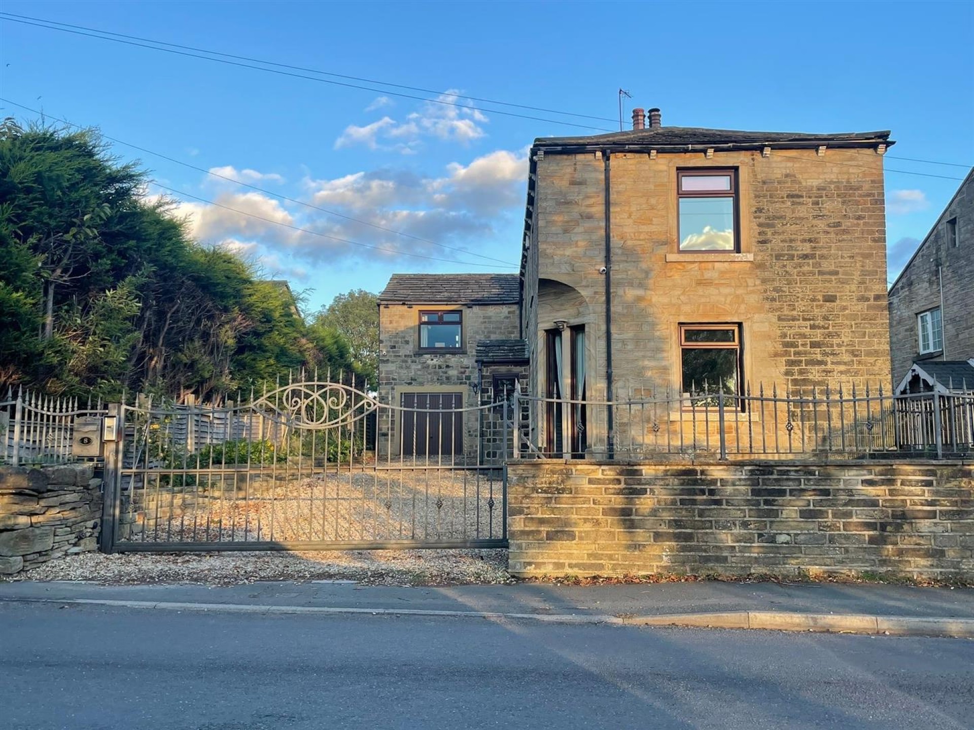 Images for Far Common Road, Mirfield