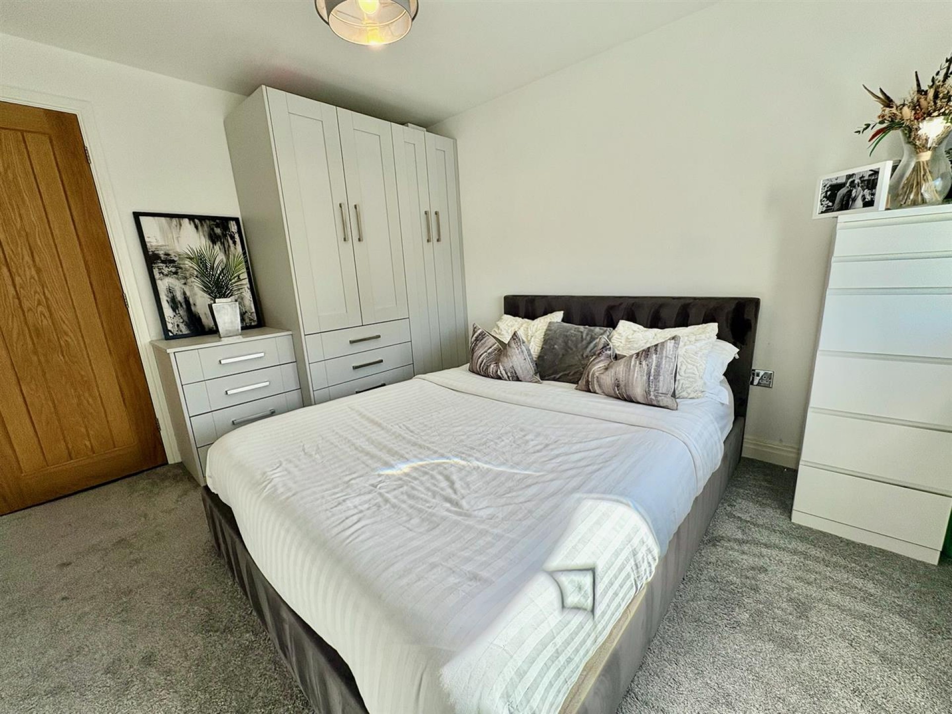 Images for Oliver Meadows, Lower Edge, Elland