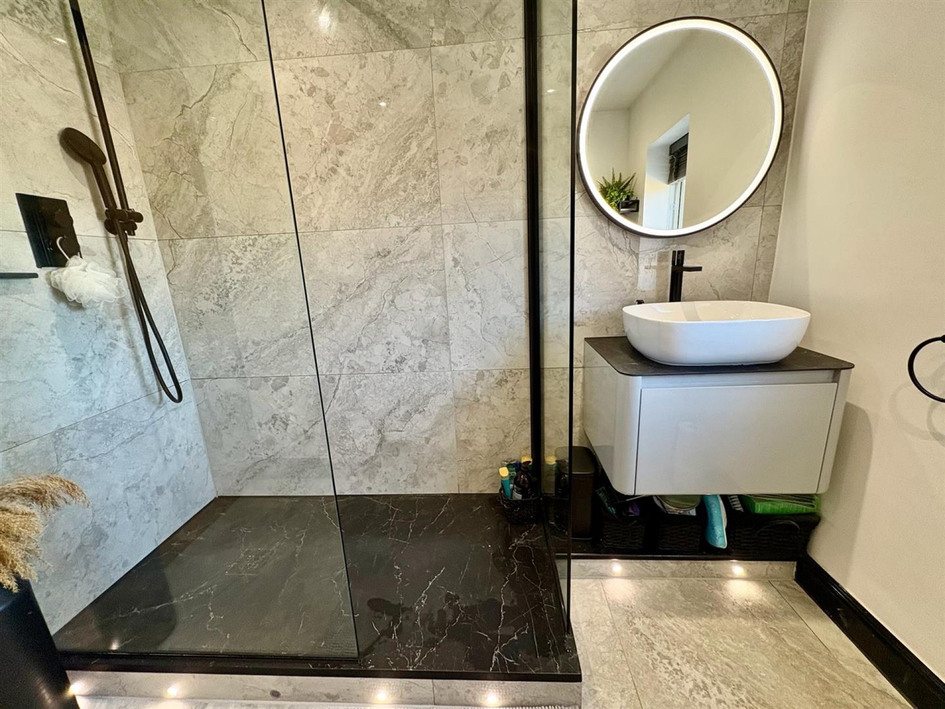 Images for Oliver Meadows, Lower Edge, Elland