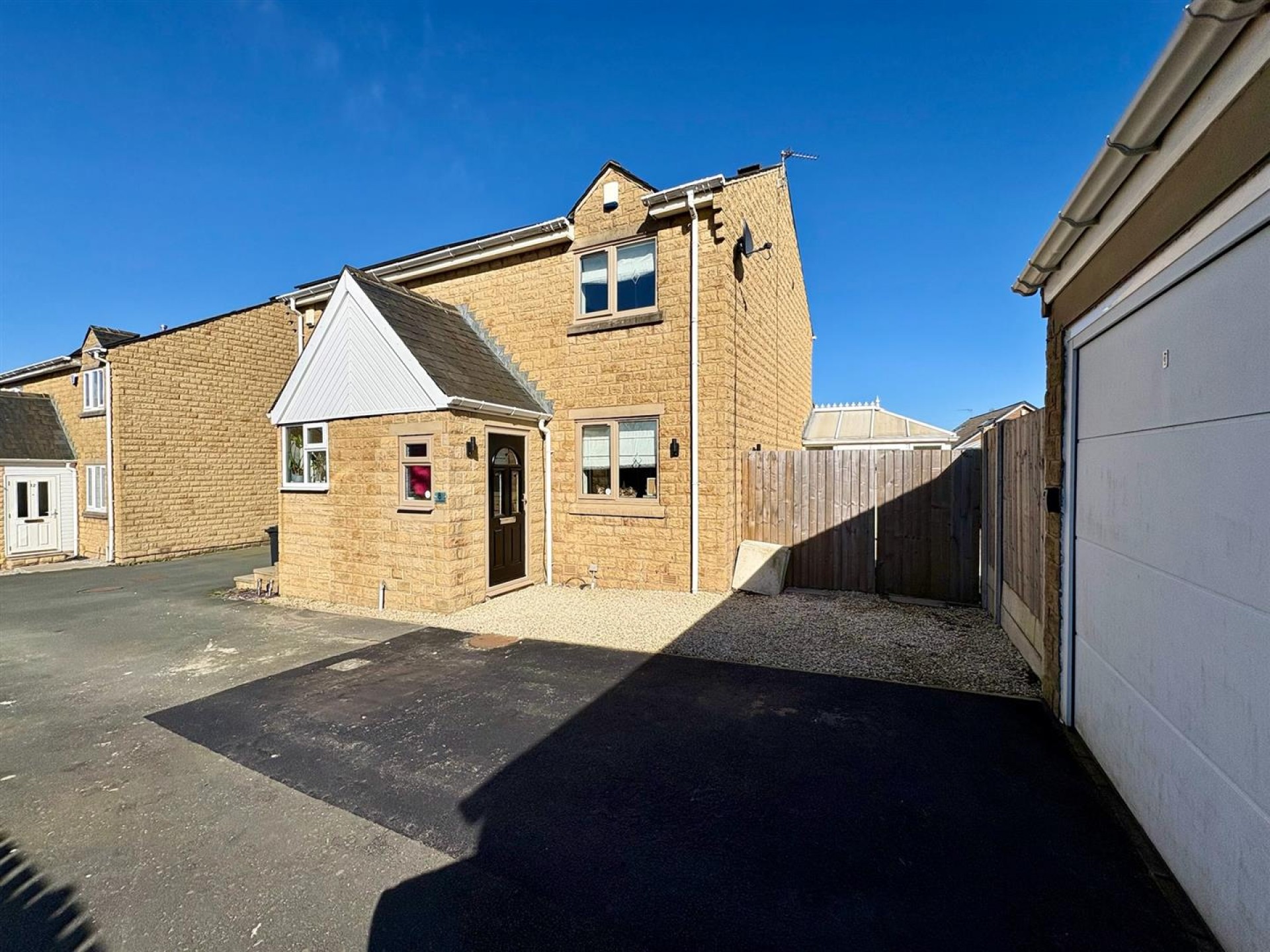 Images for Oliver Meadows, Lower Edge, Elland