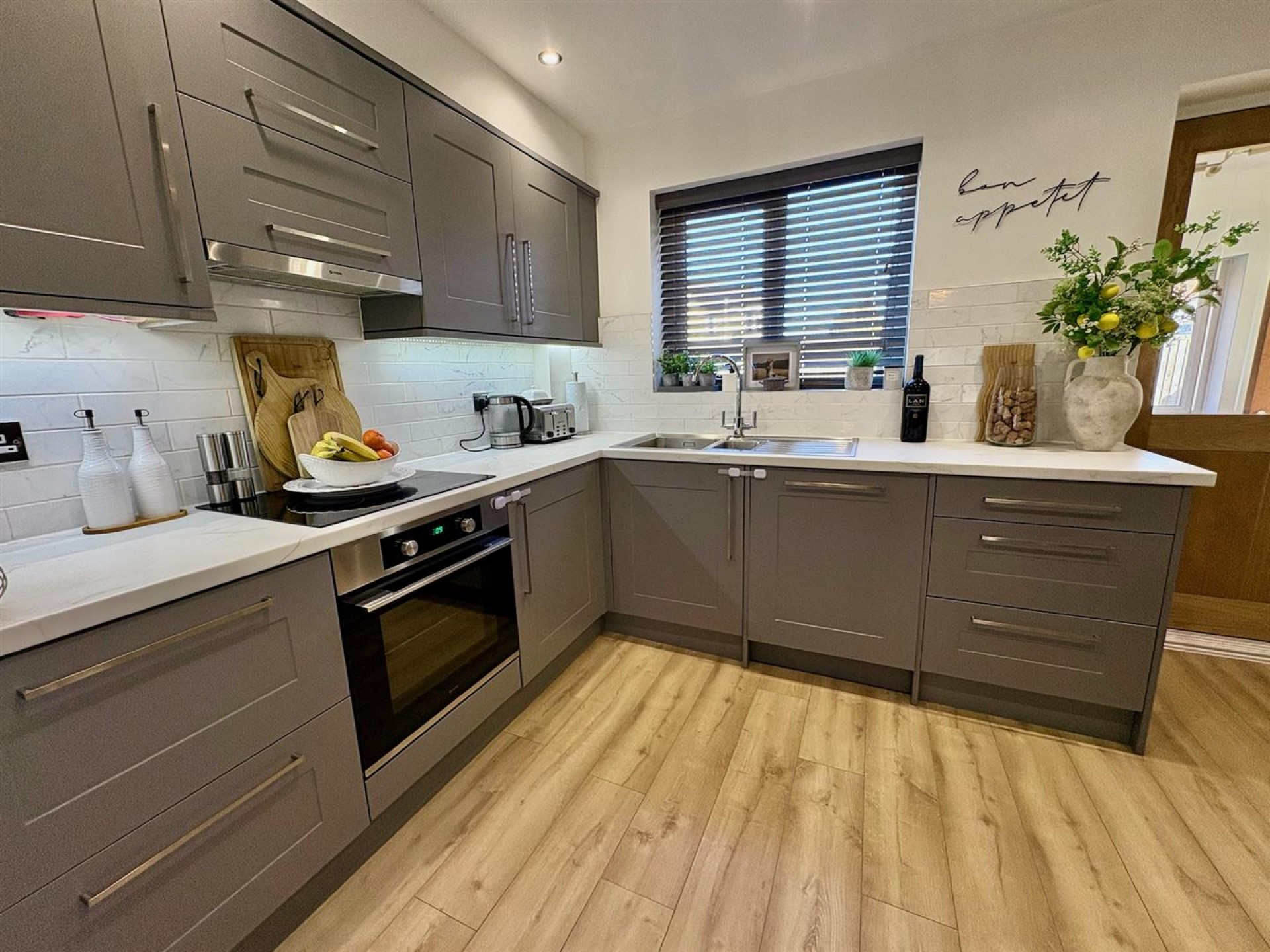 Images for Oliver Meadows, Lower Edge, Elland