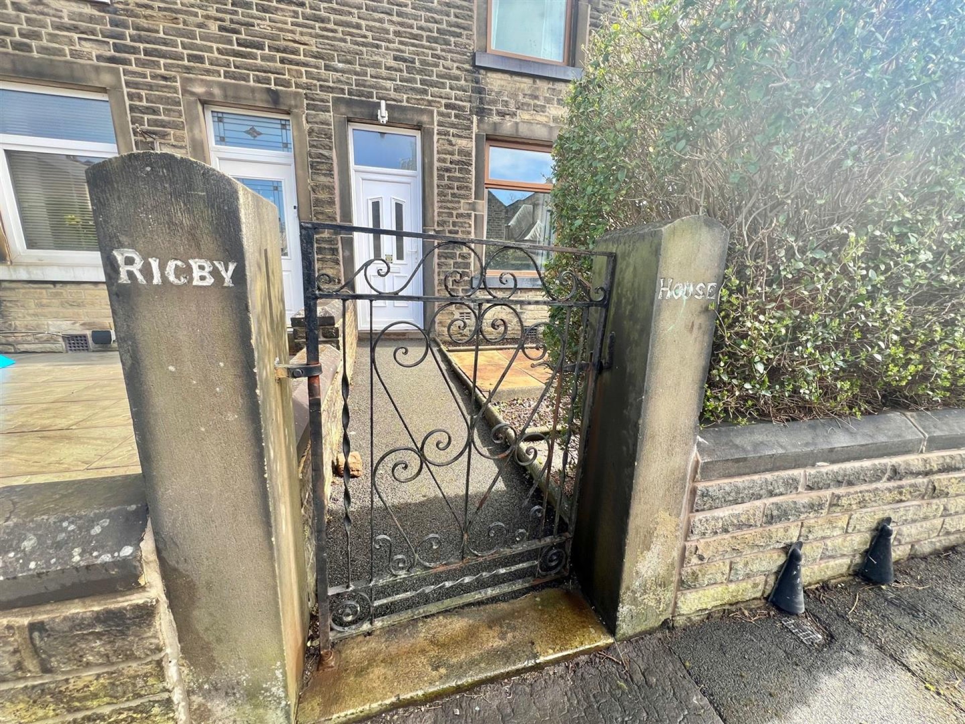 Images for Arnold Avenue, Huddersfield