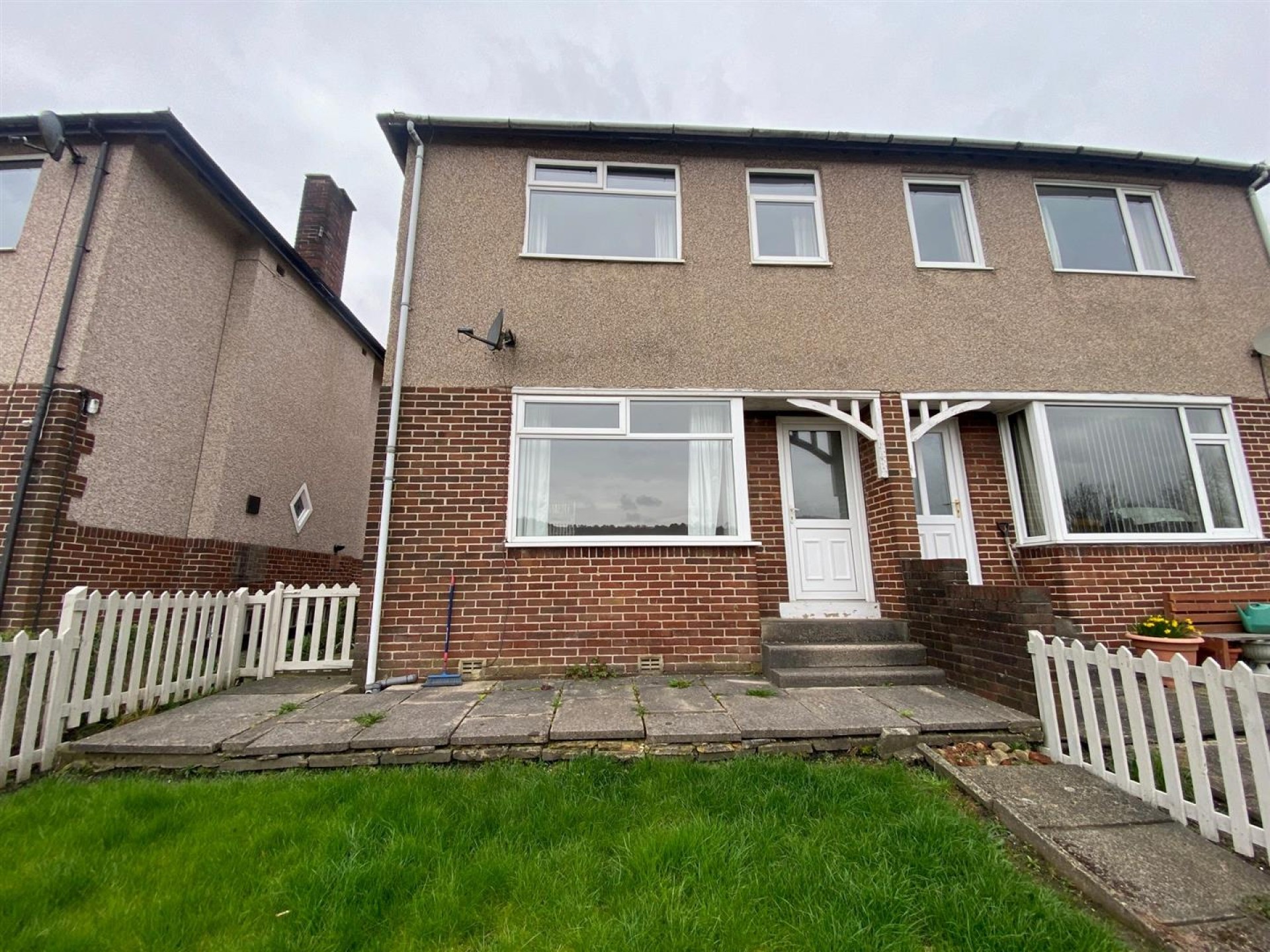 Images for Overdale, Triangle, Halifax