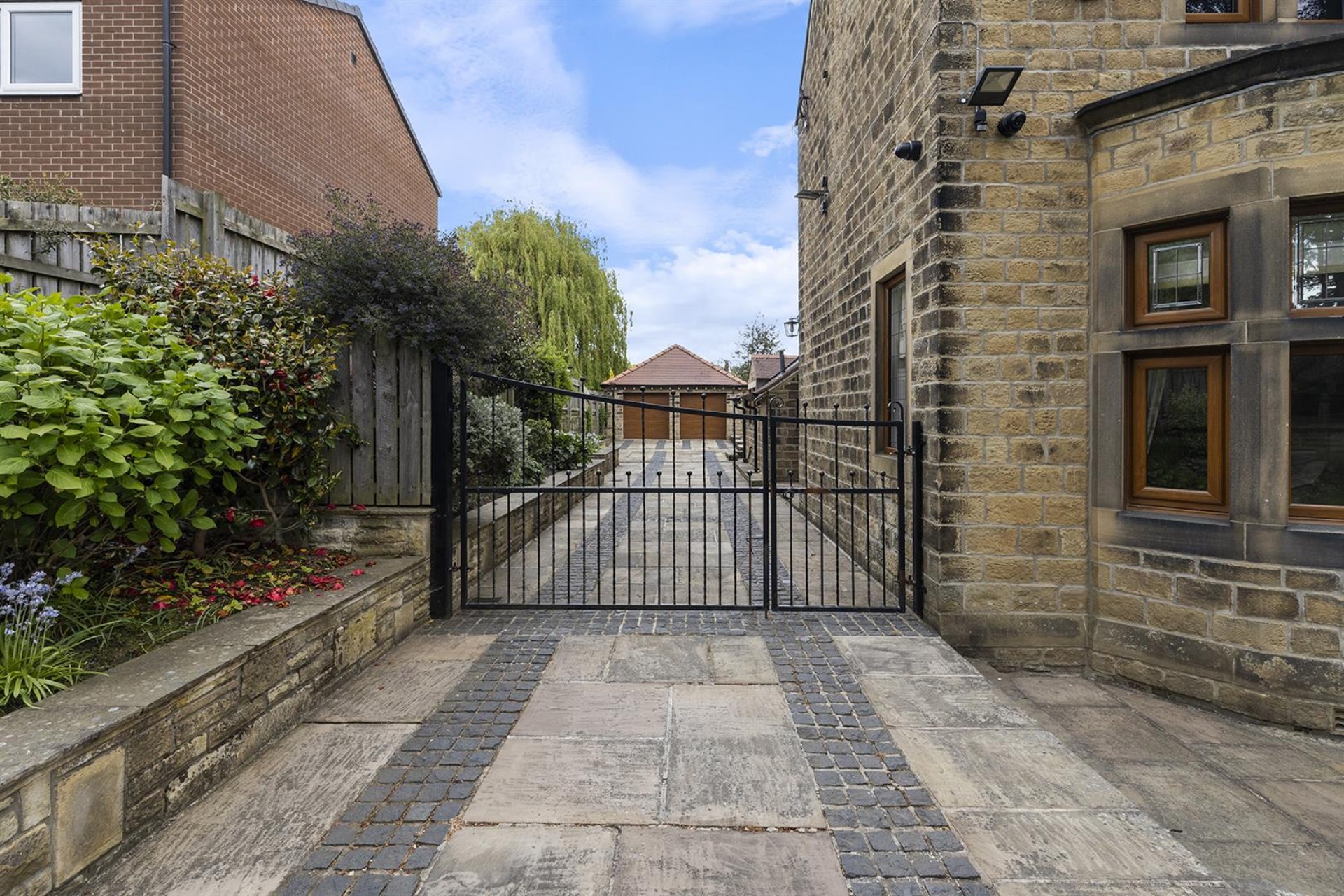 Images for Fenay Lane, Almondbury, Huddersfield