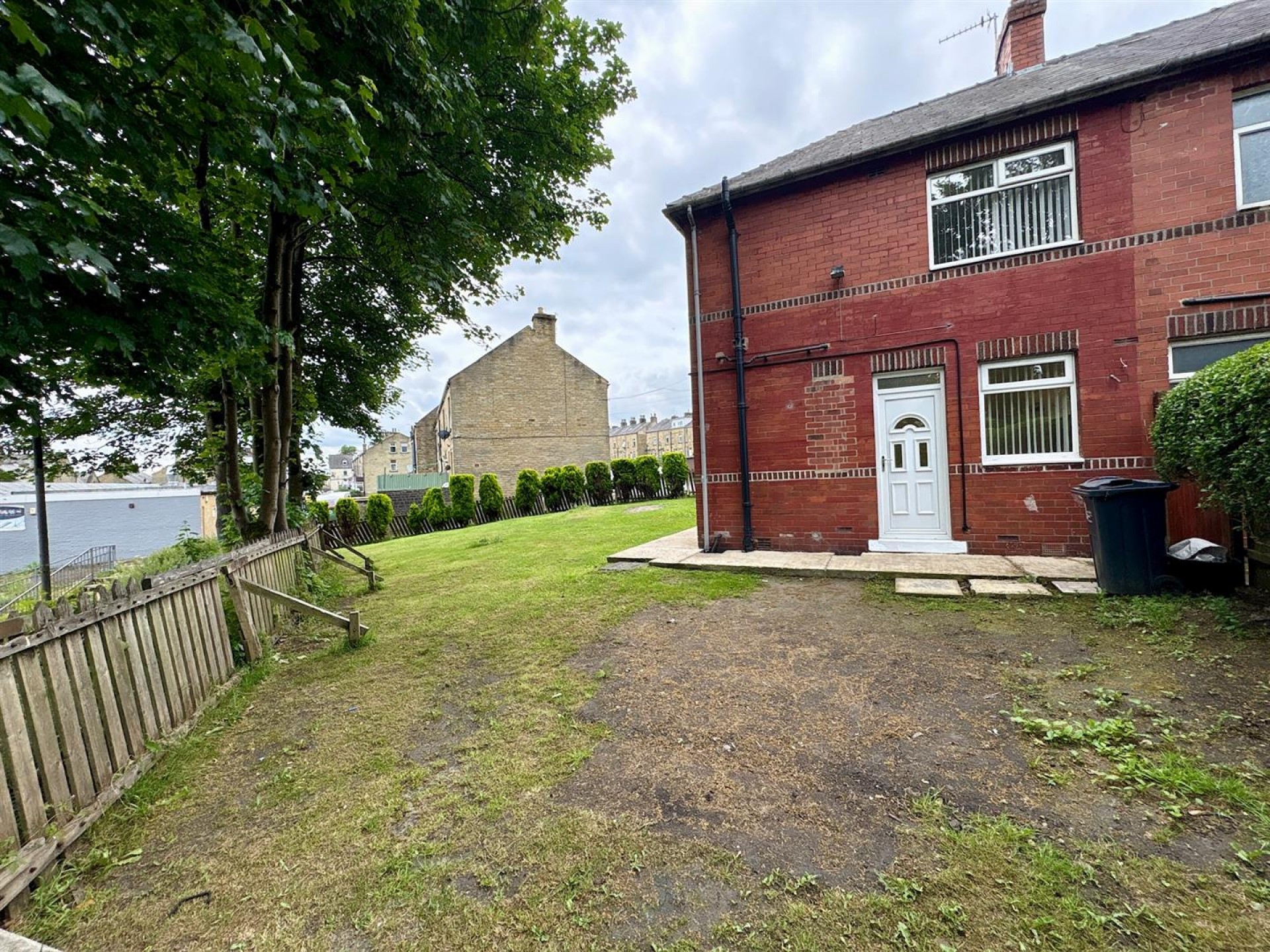 Images for Ovenden Close, Halifax