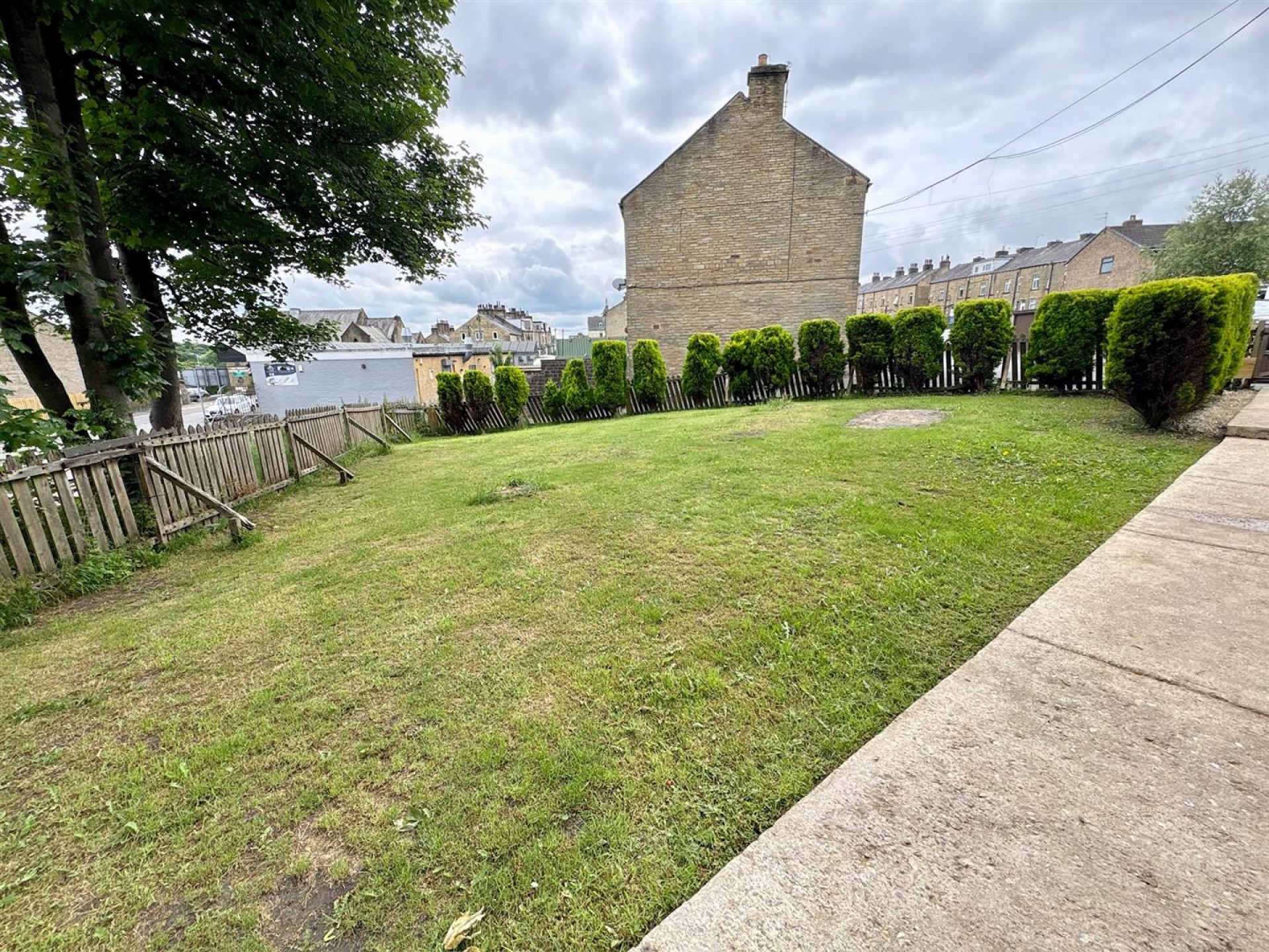 Images for Ovenden Close, Halifax