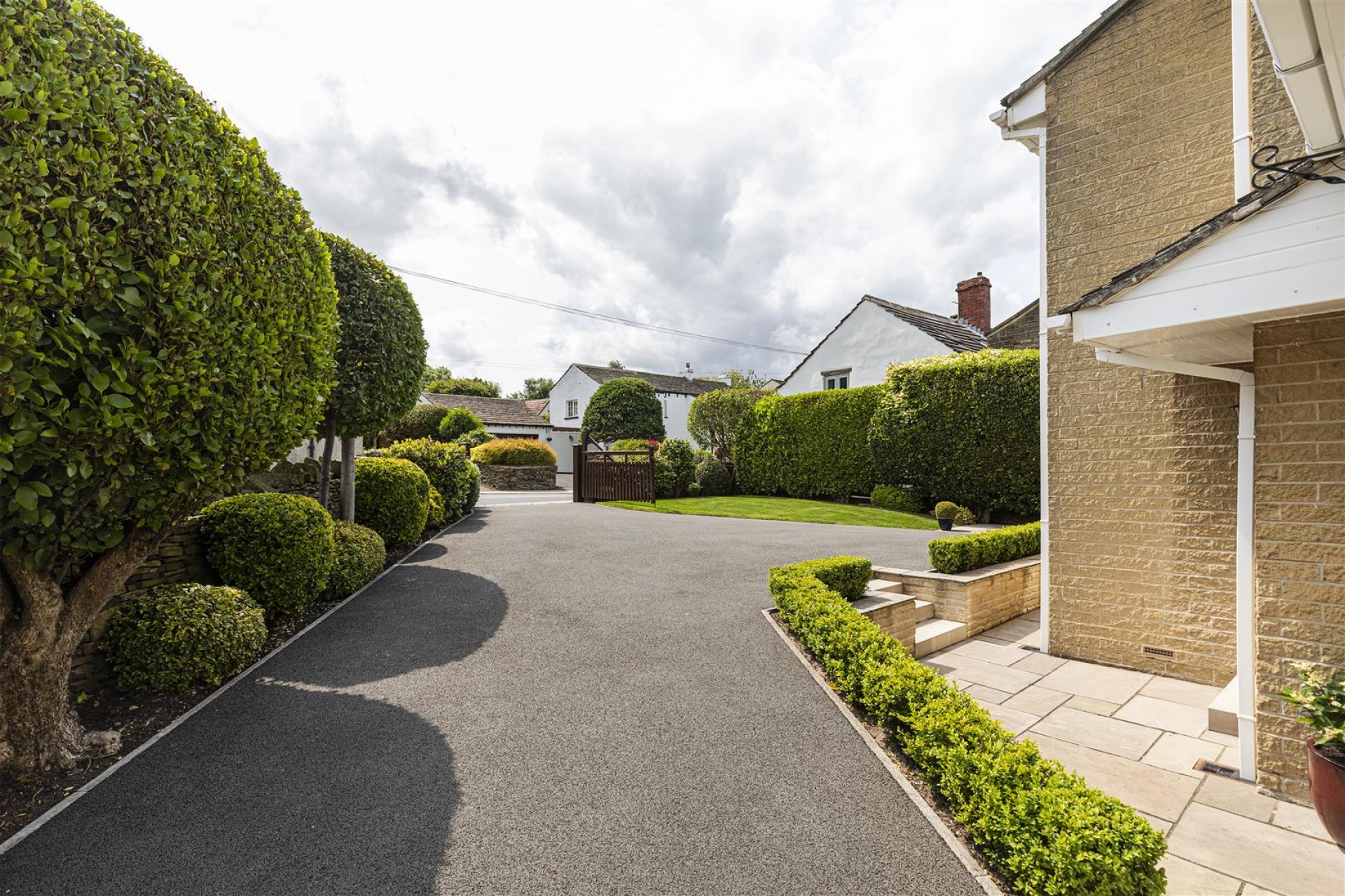 Images for Towngate, Kirkburton, Huddersfield