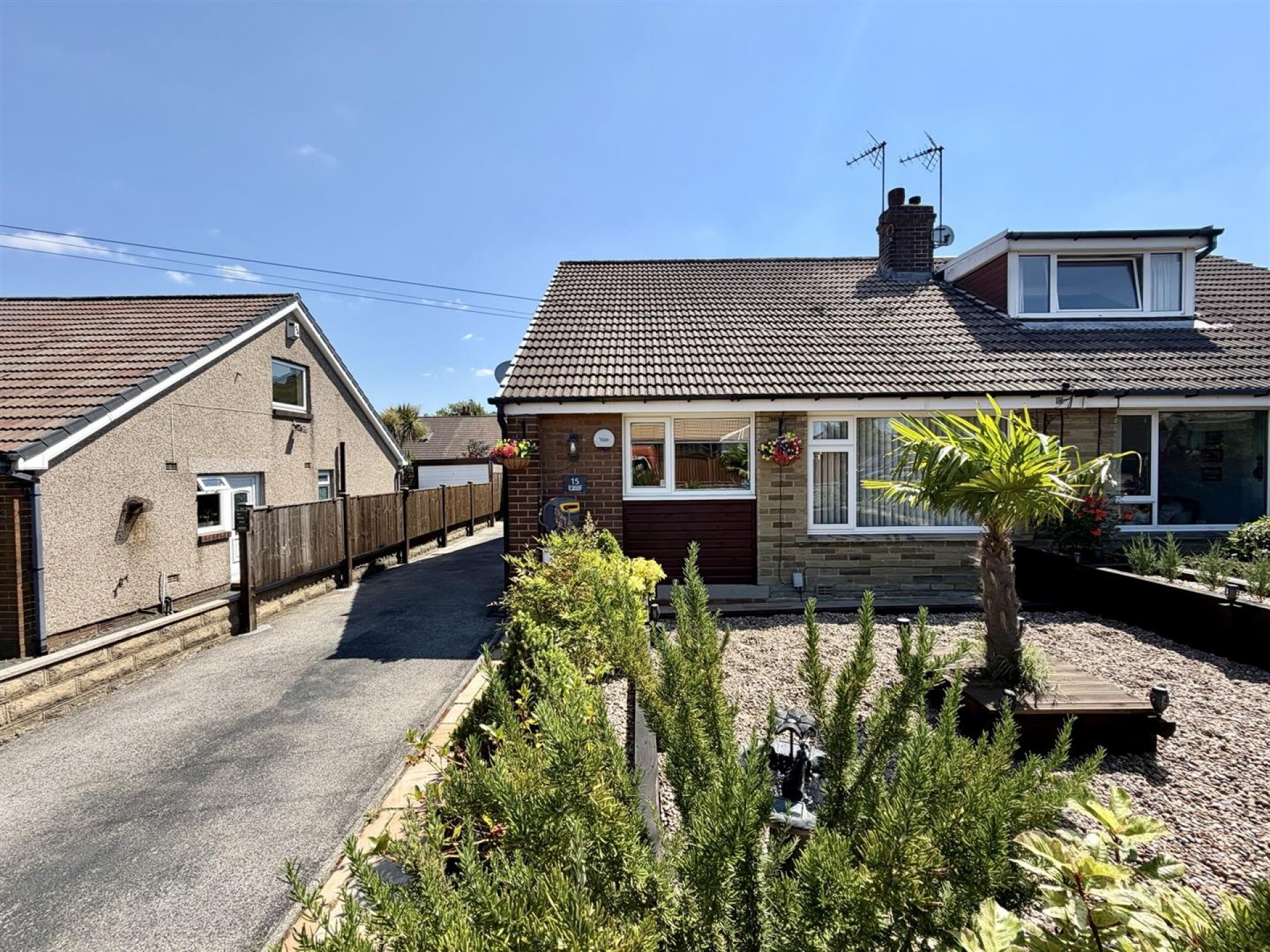 Images for 15 Crestfield Drive, Elland
