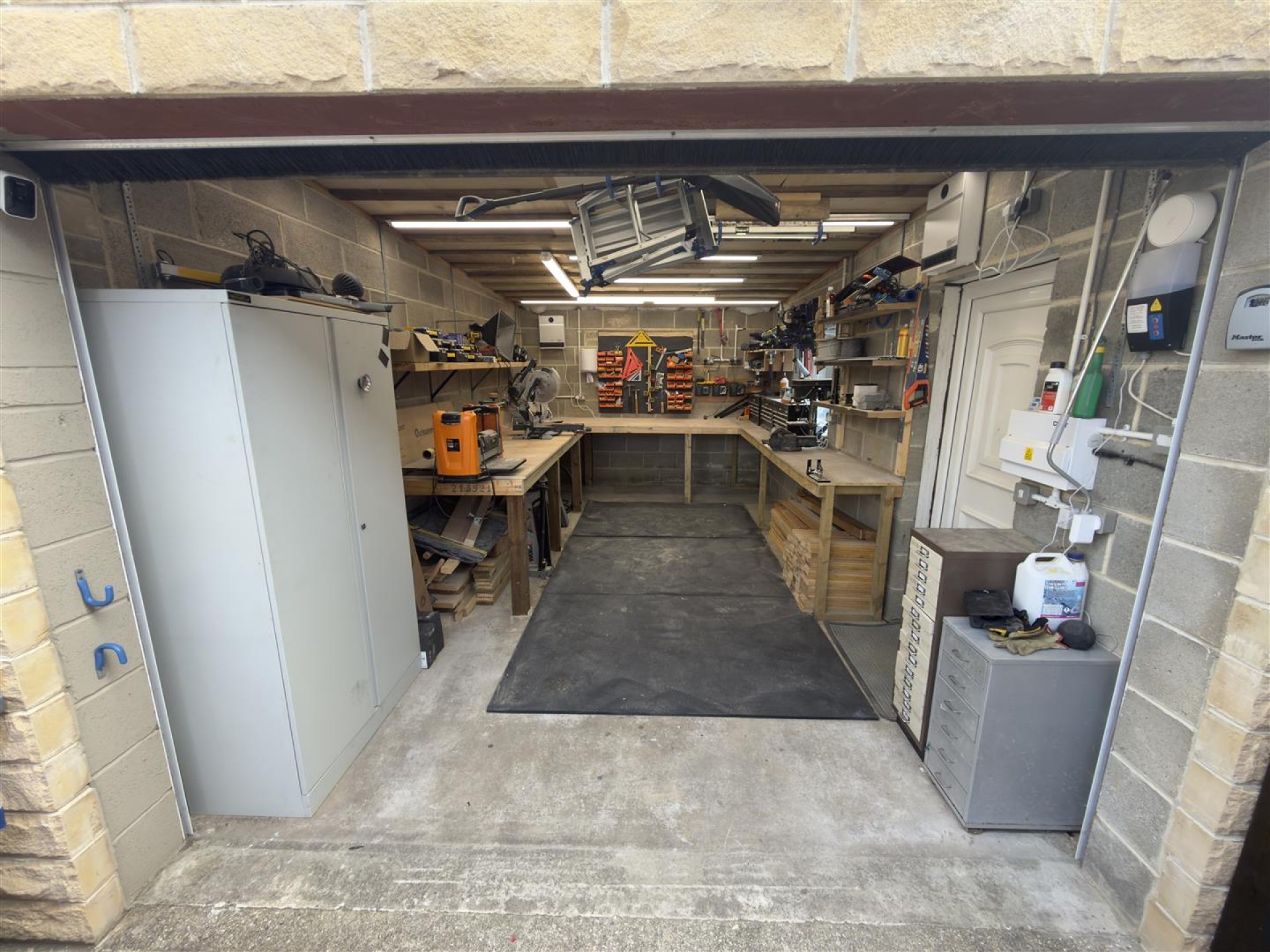Images for 15 Crestfield Drive, Elland