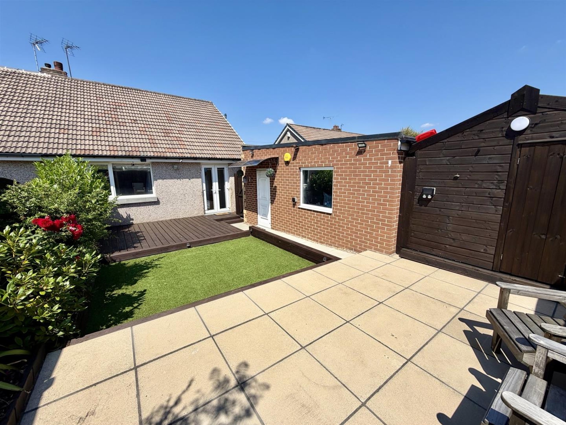Images for 15 Crestfield Drive, Elland