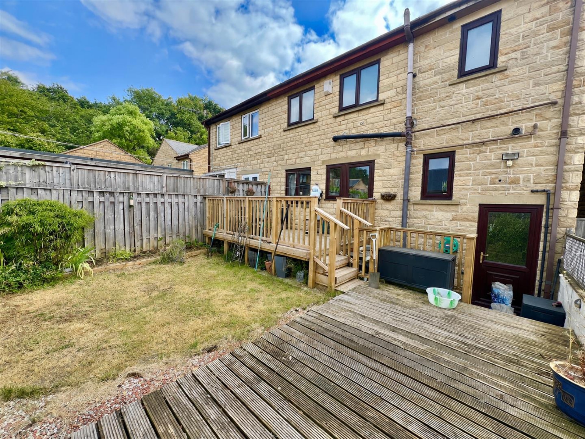 Images for Caldercroft, Elland