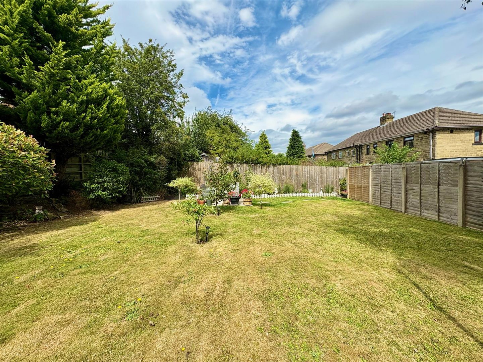 Images for Crestfield Crescent, Elland